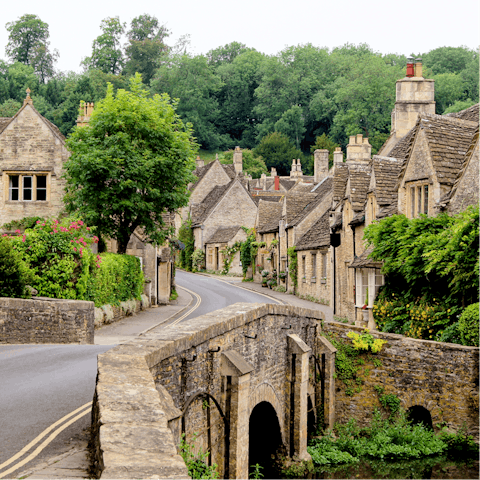 Discover the beauty of the Cotswolds – Stow-on-the-Wold is half a mile away