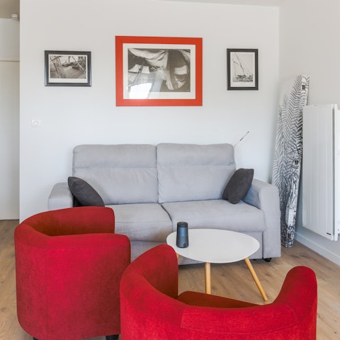 Stretch out in the living area after a day of shopping and cafe hopping in Ville-Close