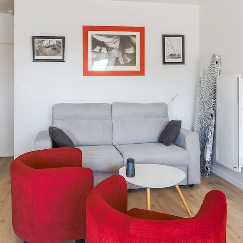 Stretch out in the living area after a day of shopping and cafe hopping in Ville-Close