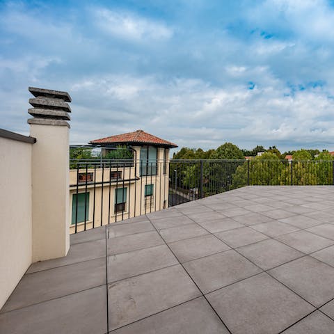 Overlook the traditional city from the home's terrace
