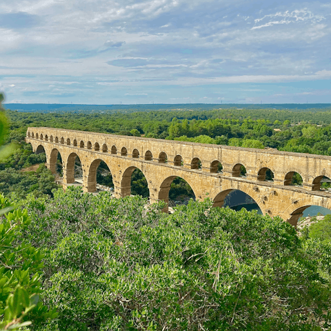 Stay just thirty minutes away from the city of Nîmes