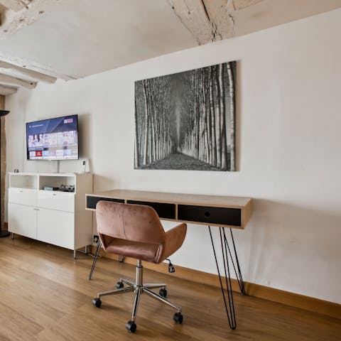 Plug in the laptop and catch up on work while in Paris