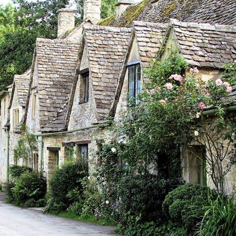 Stay in Burford, surrounded by historic sites, shops and restaurants