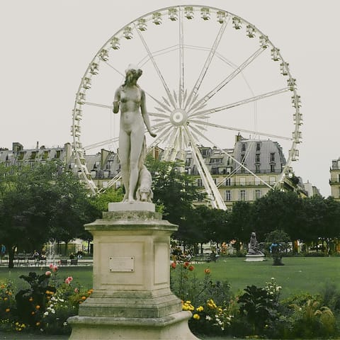 Head over the road to the picturesque expanses of the Jardin des Tuileries