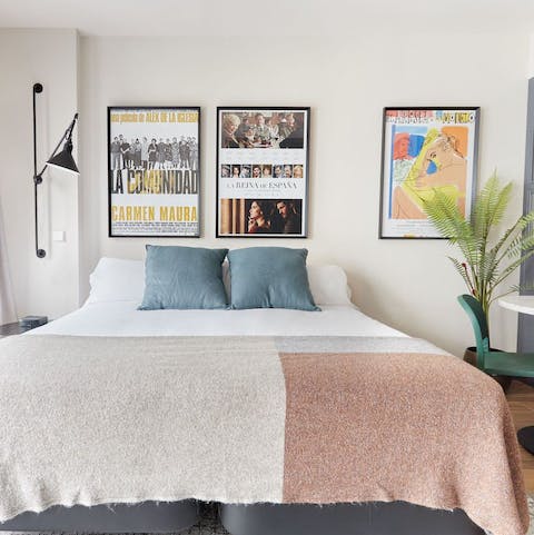 Sleep well in the bright and stylish bedroom