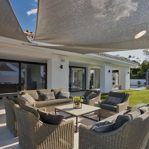 Hang out at the shaded outdoor lounge area, after a day of shopping in Marbella