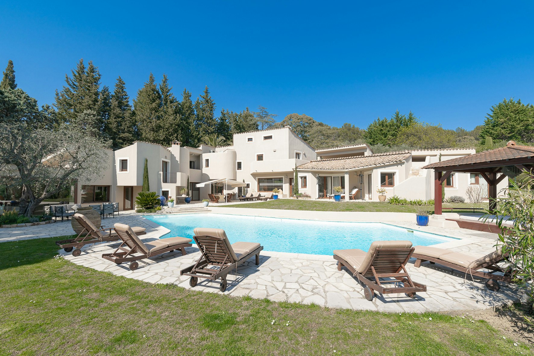 Mougins Muse