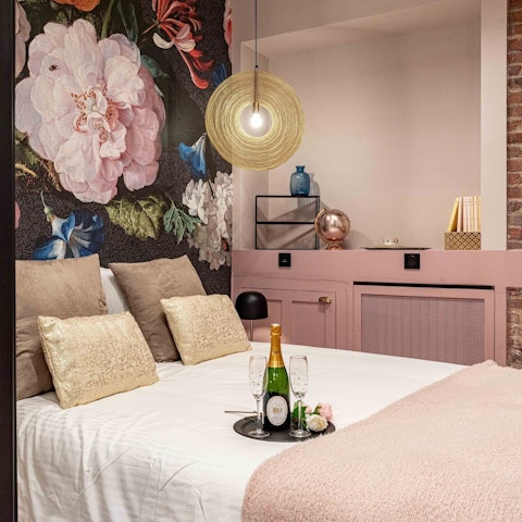 Rest and recharge in the cosy and colourful bedroom