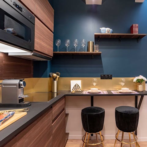 Plan your day of sightseeing over pastries at the breakfast bar