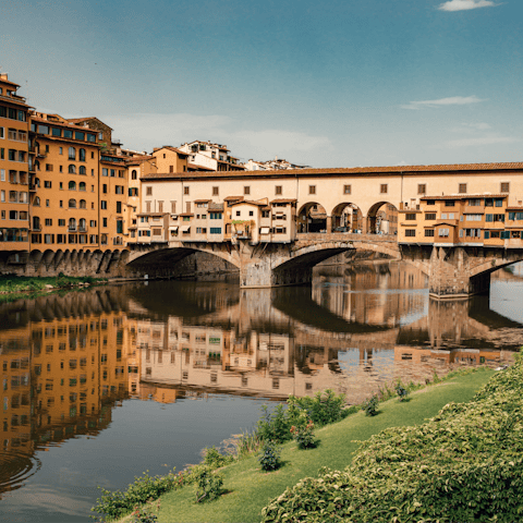 Wander along the iconic Ponte Vecchio, just 1.5 kilometres away