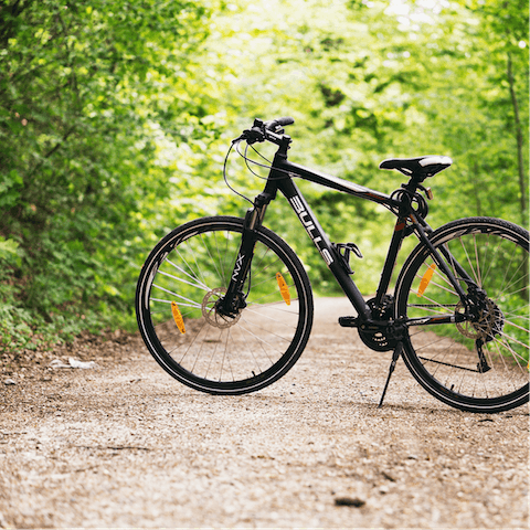 Hire a bike in Ambleside and cycle along the scenic fells and country roads