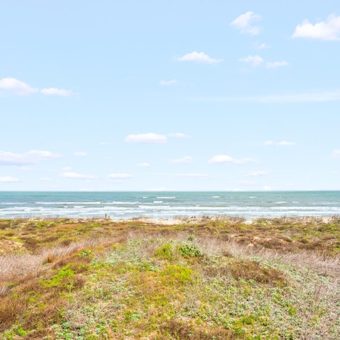 Stay just steps from the sea and sands of Port Aransas