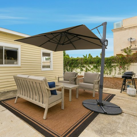 Tuck into freshly grilled food in the yard