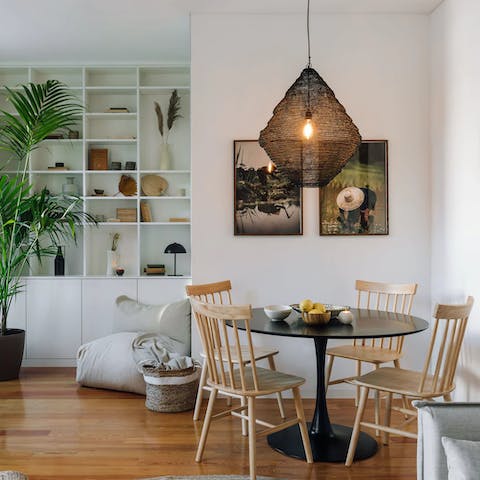 Gather together for drinks in the sunny dining area while listening to some tunes on the record player