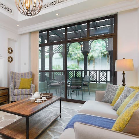 Find a wonderful state of relaxation in this Downtown apartment