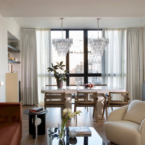Enjoy some fideuà at your dining table