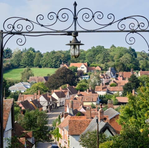 Take the short two minute walk to the centre of Great Glemham, a quaint countryside town