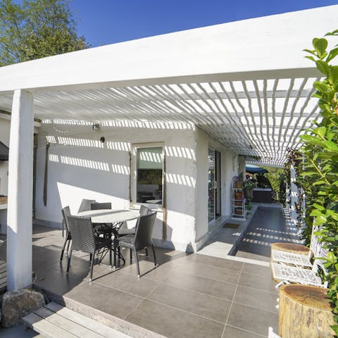 Play cards and sip sundowners while sat around the alfresco table on the covered terrace