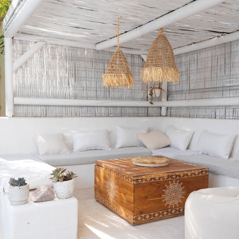 Sink into the sofas of the outdoor lounge with a refreshing glass of Sauvignon Blanc