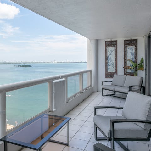 Cool off with sundowners on the balcony