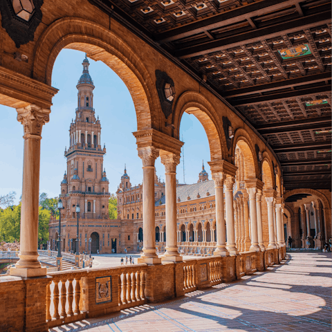 Take a stroll around Plaza de España