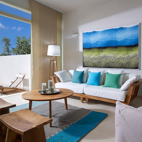 Relax in the living area after a day of discovering the local area around Kokkino Chorio