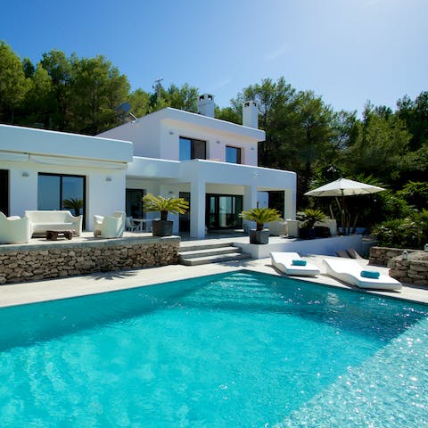 Cool-off in the infinity pool