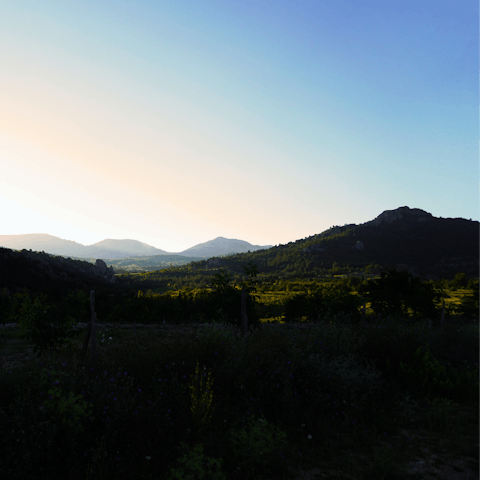 Absorb the mountain scenery and lush green hills of Üzümlü