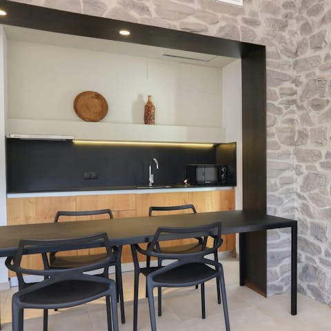 Escape the midday heat with lunch back at home
