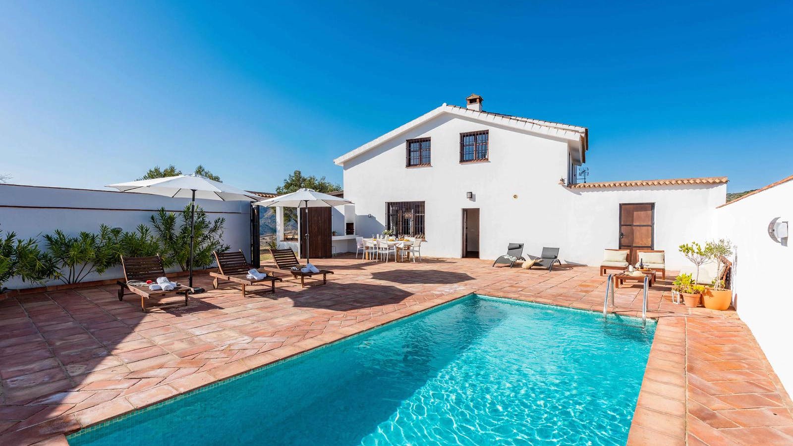 Gazing at the Horizon