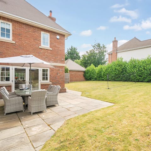 Serve your favourite evening drinks in the garden