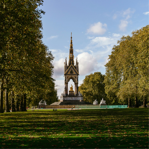 Head to Hyde Park for an afternoon stroll