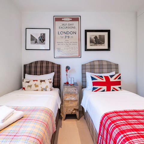 Enjoy a comfortable night's sleep in the London-themed bedroom – you'll wake up rested and ready for another day of sightseeing