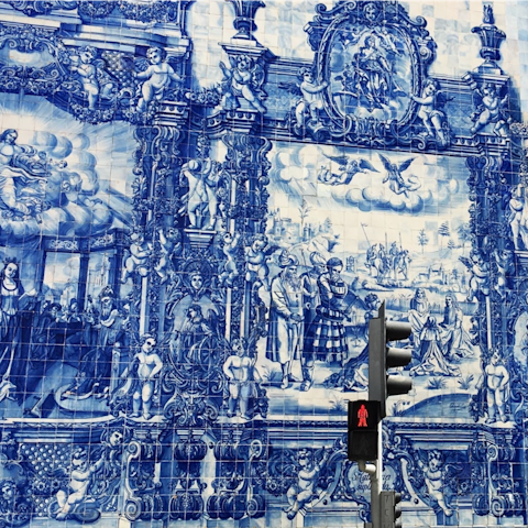 Visit the beautifully tiled Chapel of Souls, a twenty-minute walk away