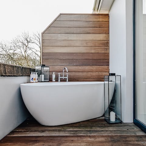 Enjoy a relaxing soak in the outdoor bathtub under the stars
