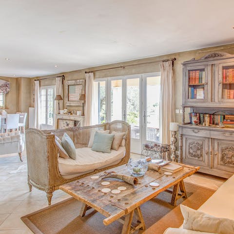 Appreciate the farmhouse chic interiors