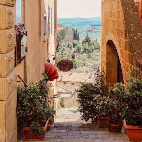 Explore the Val d'Orcia – Pienza is within easy reach for day trips