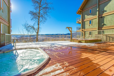 Ease into the communal hot tub for a post-skiing dip