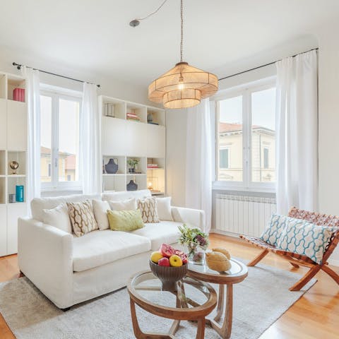 Relax and unwind with evening drinks in the living room