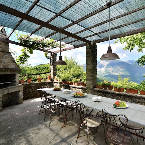 Tuck into grilled feasts around the shared dining table