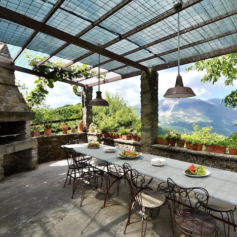 Tuck into grilled feasts around the shared dining table