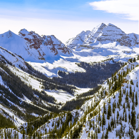 Access the Aspen mountains easily with the free winter shuttle bus