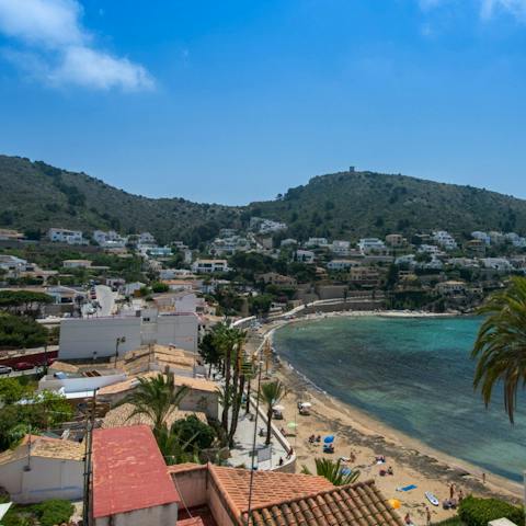 Start your mornings with a stroll along Portet Beach, 50 metres from your building