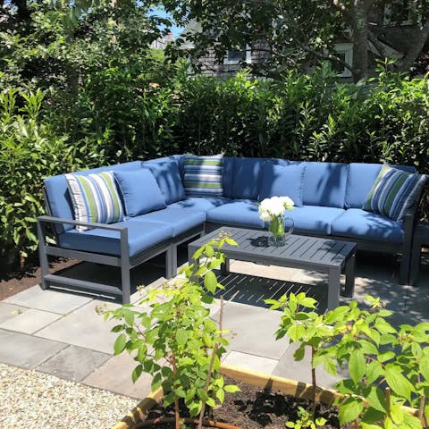 Relax with evening drinks in the garden