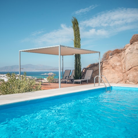 Swim in the pool with a panoramic view over Mikri Vigla