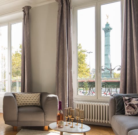 Cheers to the magnificent views of the Colonne de Juillet