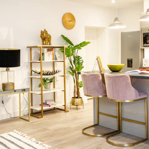 Sip a warm Earl Grey at the stylish breakfast bar in this bright space