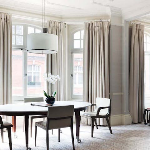 Come together for lazy breakfasts at the dining table – or head downstairs for breakfast in the hotel