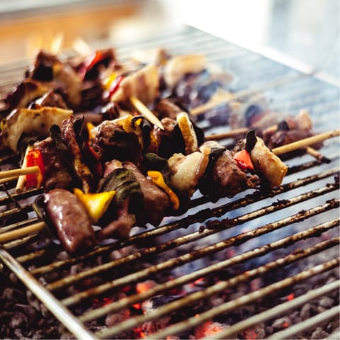 Gather around at lunchtime for a wholesome barbecue on the lawn