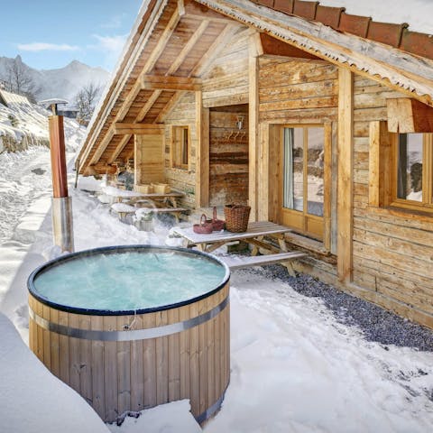 Enjoy a glass of Alpine mead in the Nordic-style hot tub